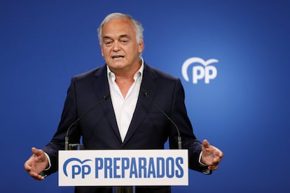 El vicesecretario de Institucional en el PP Esteban González Pons durante la rueda de prensa ofrecida tras la reunión del Comité de Dirección del PP, este lunes en Madrid.