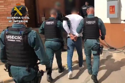 Imagen de archivo de una detención de la Guardia Civil en Castellón.