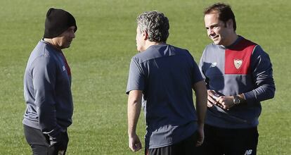 Sampaoli conversa con Lillo en un entrenamiento.