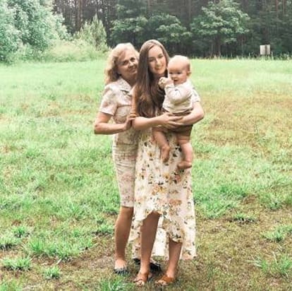 Emily Bivens, su hijo Cullen y su madre, en la imagen que su esposo, el jugador de béisbol Blake Bivens ha colgado en su cuenta de Instagram.