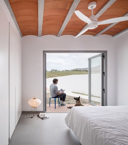 La eficiencia climática del diseño y el apoyo de ventiladores hacen prescindible el aire acondicionado. 