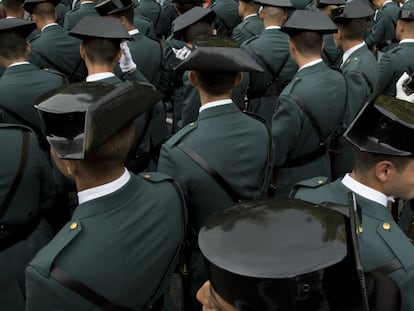 Miembros de la Guardia Civil aguardan turno para incorporarse al desfile de La Fiesta Nacional, el pasado 12 de octubre en Madrid.