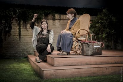 Luisa Martín, izquierda, y Alicia Hermida, en un momento de la representación.