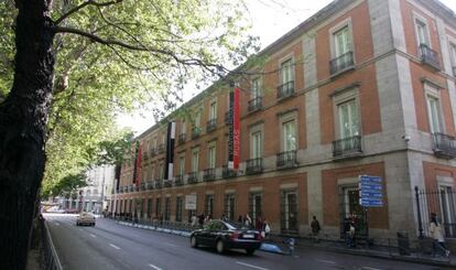 El paseo del Prado a la altura del Museo Thyssen- Bornemisza.