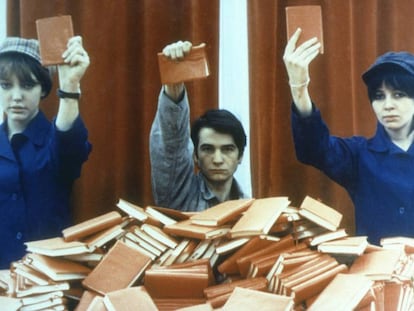 Anne Wiazemsky, Jean-Pierre Léaud y Juliet Berto en un fotograma de 'La Chinoise' (Jean-Luc Godard, 1967).