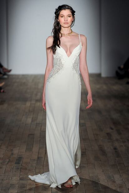 A lo slip dress, de JLM Couture.