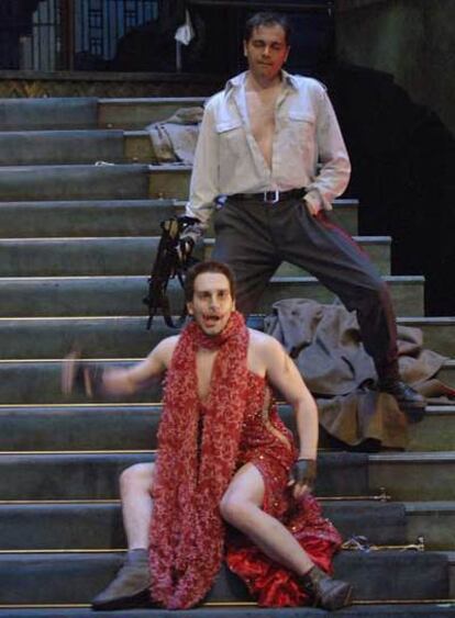 Joseba Pinela y Darío Ortiz, durante el pase gráfico del montaje teatral 'Splendid´s'.