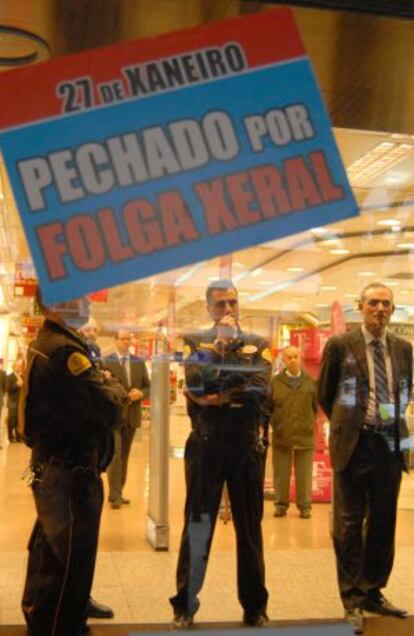 Un centro comerclal coruñés, durante la última huelga general.