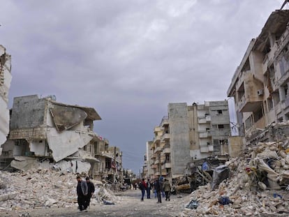 Edificios destruidos en la ciudad siria de Idlib tras un ataque aéreo ruso que se saldó con 13 civiles muertos, el 14 de marzo de 2019.