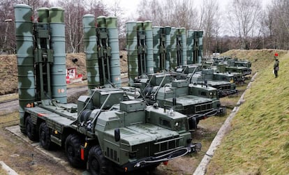 Un sistema de defensa antiaérea S-400 desplegado en el enclave ruso de Kaliningrado.