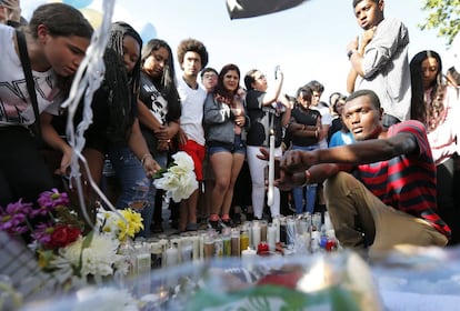 Fans de XXXTentacion, en un homenaje callejero.