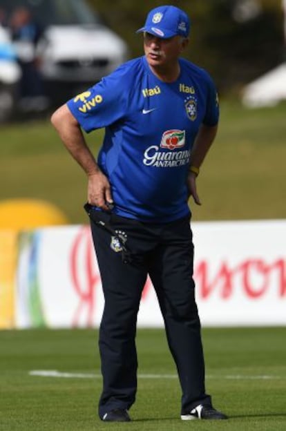 Scolari, durante un entrenamiento con Brasil