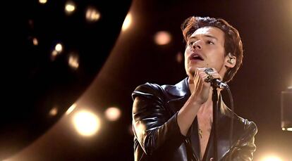 El cantante británico Harry Styles se presenta durante la 63a Ceremonia Anual de Premios Grammy transmitida en vivo desde el Staples Center en Los Ángeles el 14 de marzo de 2021.