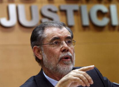 El ministro de Justicia, Mariano Fernández Bermejo, en la rueda de prensa de hoy.