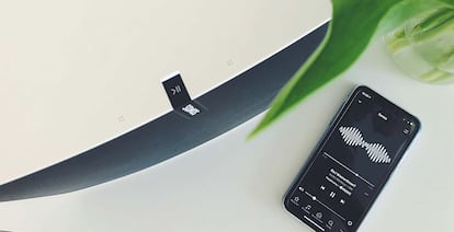 Un iPhone utilizando AirPlay de Apple