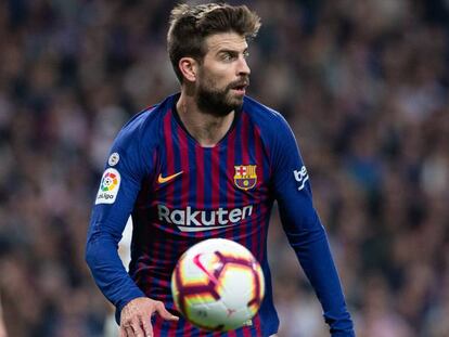 Piqué, durante el clásico en el Bernabéu.