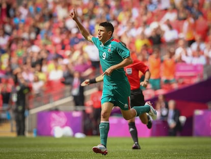 El mexicano Oribe Peralta celebra uno de sus goles frente a Brasil, en la final por la medalla de oro en los Juegos Olímpicos de 2012.