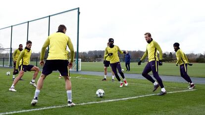 Los jugadores del Tottenham, durante el último entrenamiento.