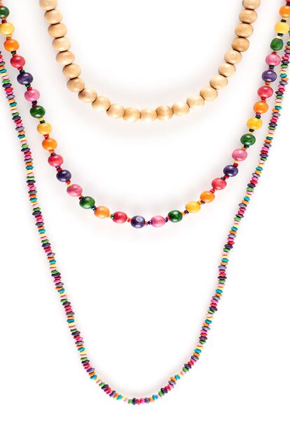 Collar de cuentas de colores. En Bershka por 5,99 euros.