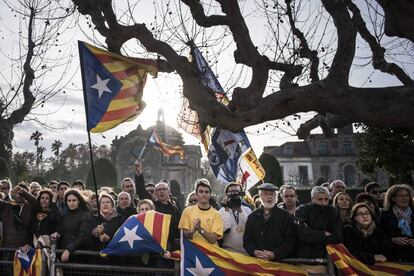 Concentraci&oacute; independentista el diumenge passat al Parlament.