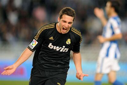 Higuaín celebrates the only goal of the game against Real Sociedad.