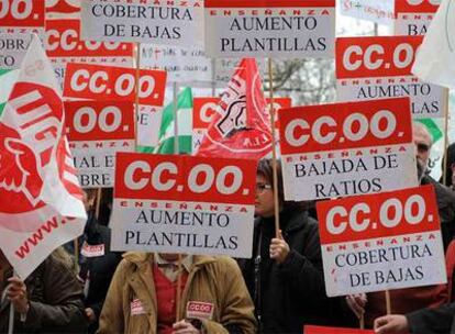 Manifestación de profesores de Infantil, Primaria y Secundaria contra el adelanto del curso.