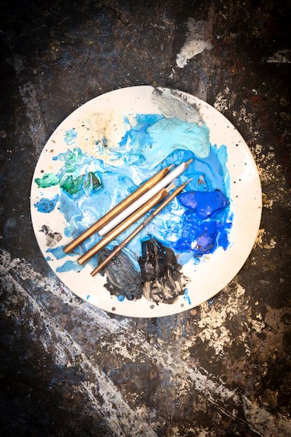 Utensilios de trabajo en el taller de Manuel Mendanha y Juliana Laf itte.