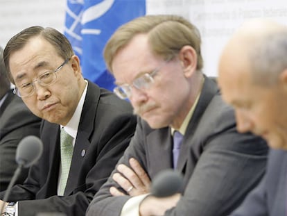 El secretario general de la ONU, Ban Ki-moon (izquierda); Robert Zoellick (BM), y Pascal Lamy (OMC).