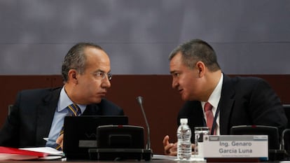 El expresidente Felipe Calderón con Genaro García Luna en agosto de 2010.