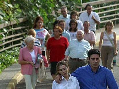 Familiares de Alfonsa Mohedano Romero tras reconocer su cadáver.