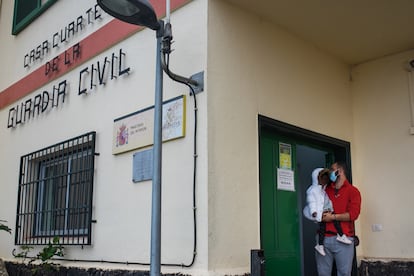 Paco es el padre de acogida de Atu, lleva 11 meses viviendo con su familia en el pueblo de Las Puntas.