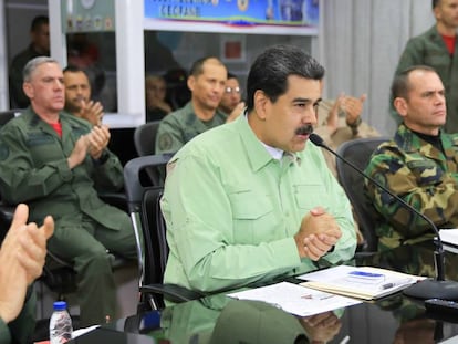 Maduro, acompañado de mandos militares este jueves en Caracas.