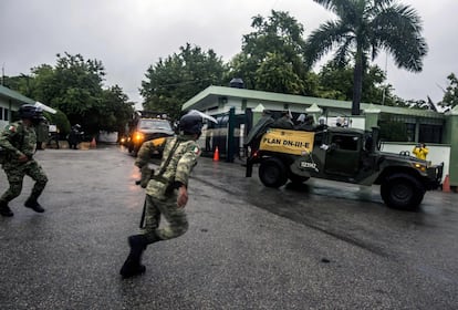 El ejército mexicano desplegó diferentes elementos a lo largo de la Península de Yucatán. Los efectivos se encuentran implementando el plan DNIII ante contingencias naturales.