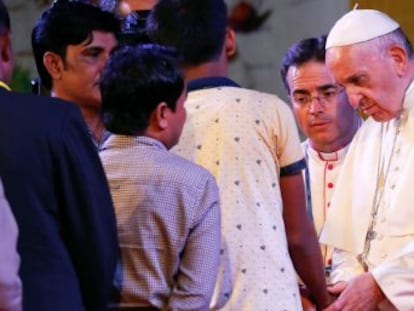 Una delegación de 16 miembros de la minoría étnica se encuentra con Francisco en Bangladés