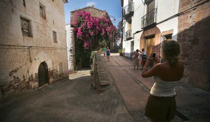 Una de las calles del casco antiguo de Vilafamés.