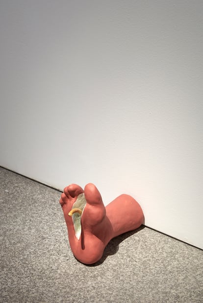 Una obra de la exposición 'Espectros luminosos', de Naufus Ramírez-Figueroa en el Museo Reina Sofía.