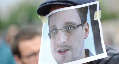 Un simpatizante del exempleado de la CIA Edward Snowden.