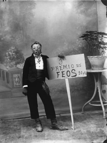 El ganador del "Primer premio de feos" en Murcia, alrededor del año 1900.