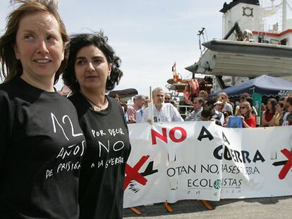 Acto de solidaridad con los activistas de Greenpeace, el pasado sábado en el puerto de Cádiz.