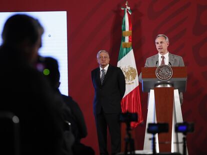 El subsecretario López-Gatell habla en la conferencia matutina del presidente López Obrador.