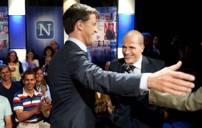 Mark Rutte y Diedrik Samson, en un debate este lunes.