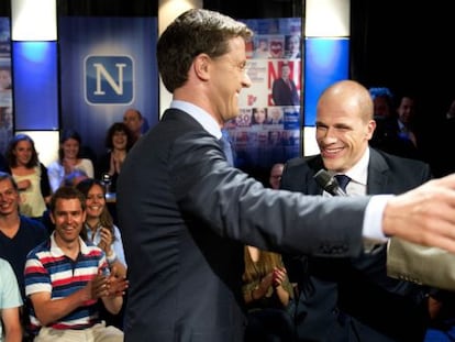 Mark Rutte y Diedrik Samson, en un debate este lunes.