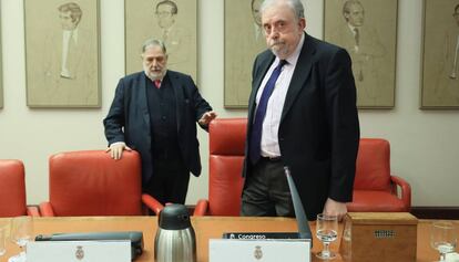 Jornada de debate sobre las futuras pensiones en el Congreso de los Diputados. En la imagen, Juan Van-Halen y  Octavio Granado, secretario de Estado de la Seguridad Social.