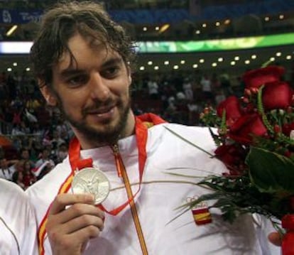 Pau Gasol, con la plata de Pekín 2008.