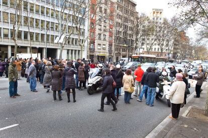 Las concentraciones se han producido entre las 10 y las 10.30 horas de la mañana y en algunos casos se ha cortado la calle, como en la imagen, tomada en la Gran Via de Barcelona.