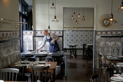 Comedor de la Taberna La Carmencita, en Madrid.