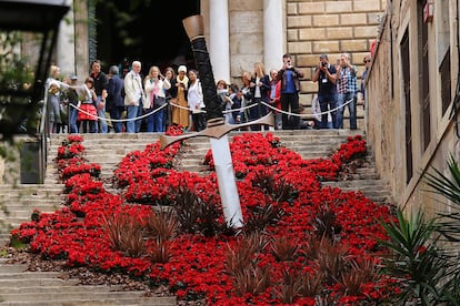 Girona comença la 61a exposició de flors en patis i jardins de la ciutat. La decoració de les escales del seminari està inspirada en Joc de Trons.