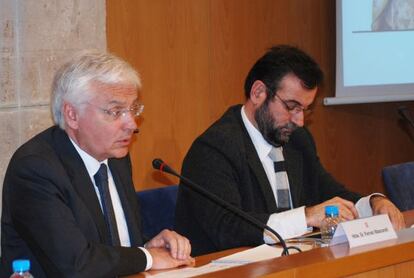 El conseller Ferran Mascarell, a la izquierda, y su director general de Patrimonio, Joan Pluma, durante un acto.