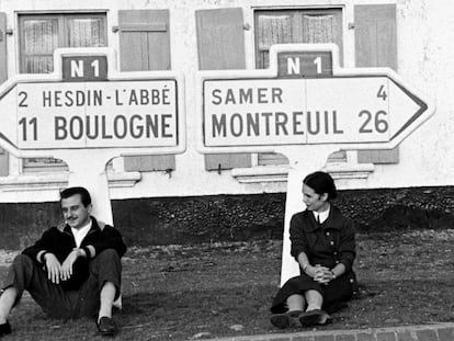 Jos&eacute; Agust&iacute;n goytisolo y Asunci&oacute;n Carandell, en 1954 en Francia.