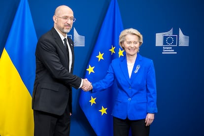 Ursula von der Leyen together with the Ukrainian Prime Minister Denys Shmyhal at the headquarters of the European Commission in Brussels.